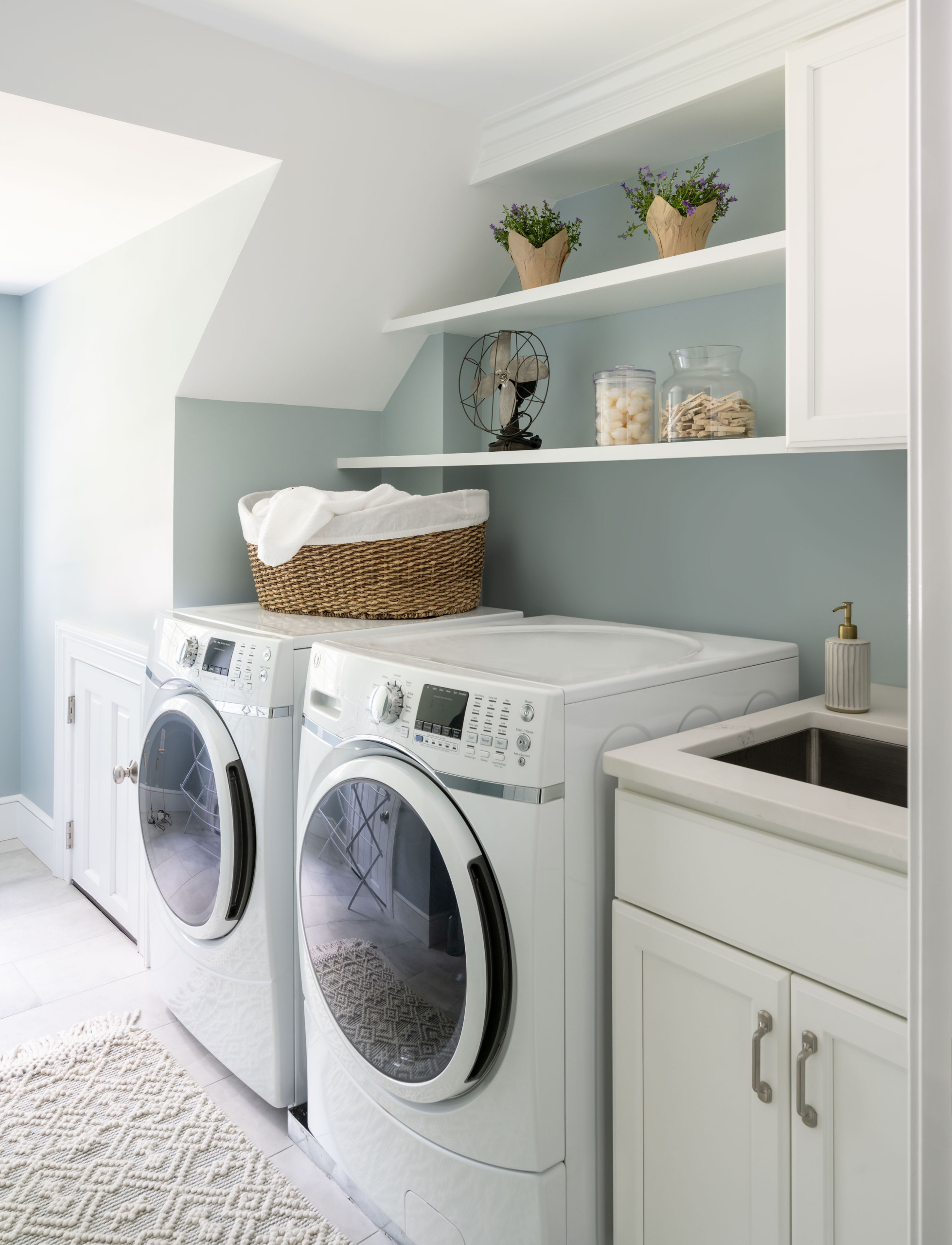 75 Beautiful Utility Room with an Utility Sink Ideas and Designs - March  2024 | Houzz UK