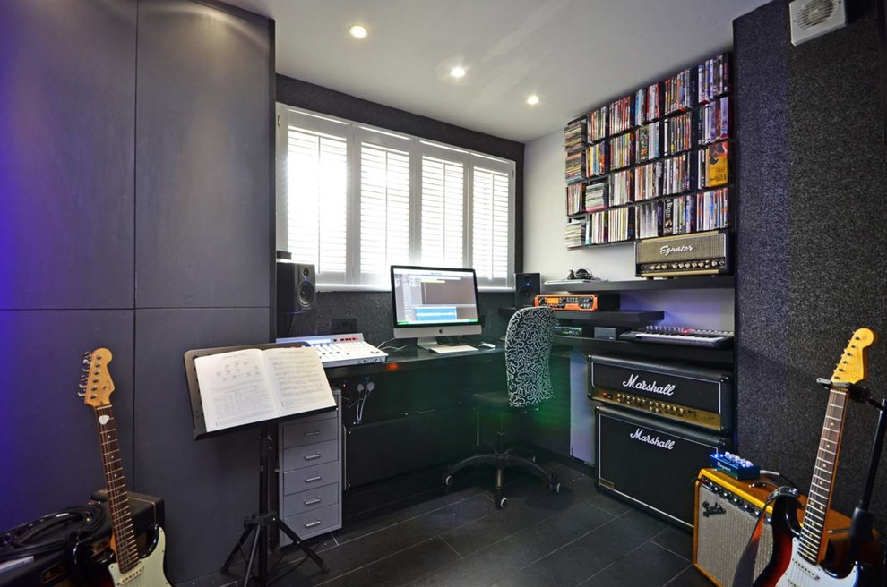 Small contemporary home office in London.