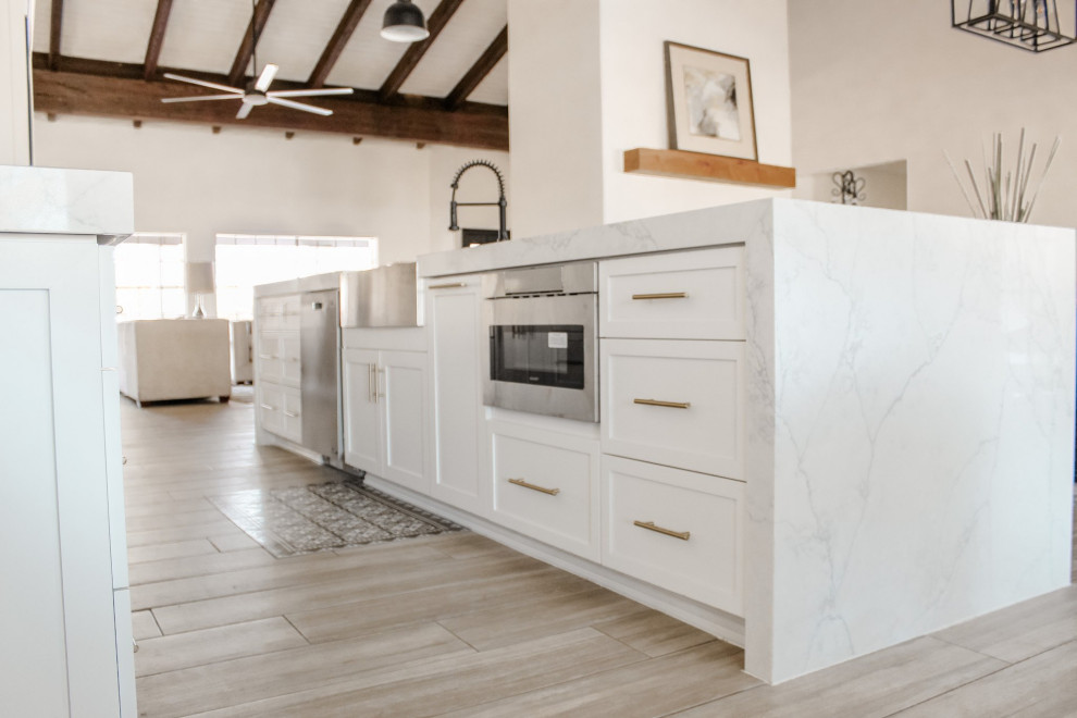 Transitional kitchen photo in Phoenix