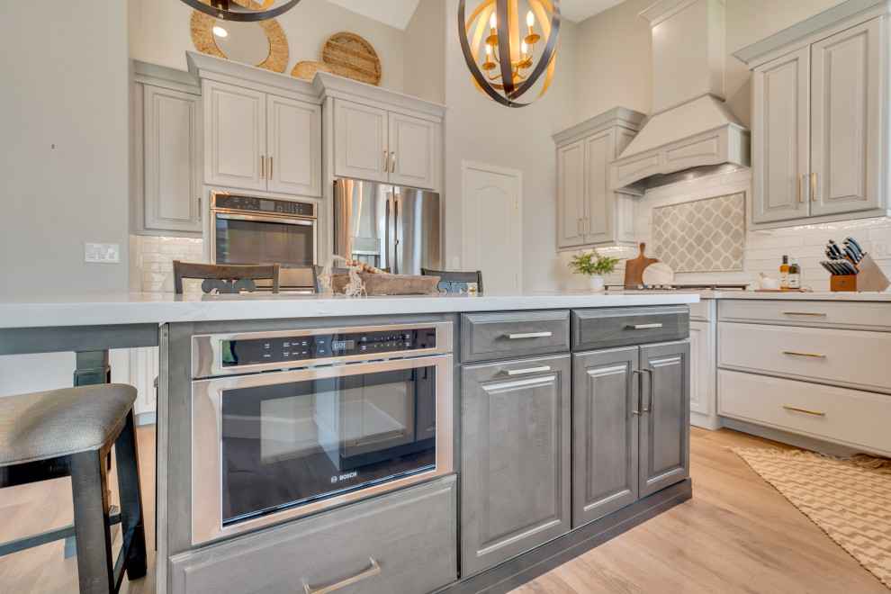Inspiration for a transitional kitchen remodel in Phoenix