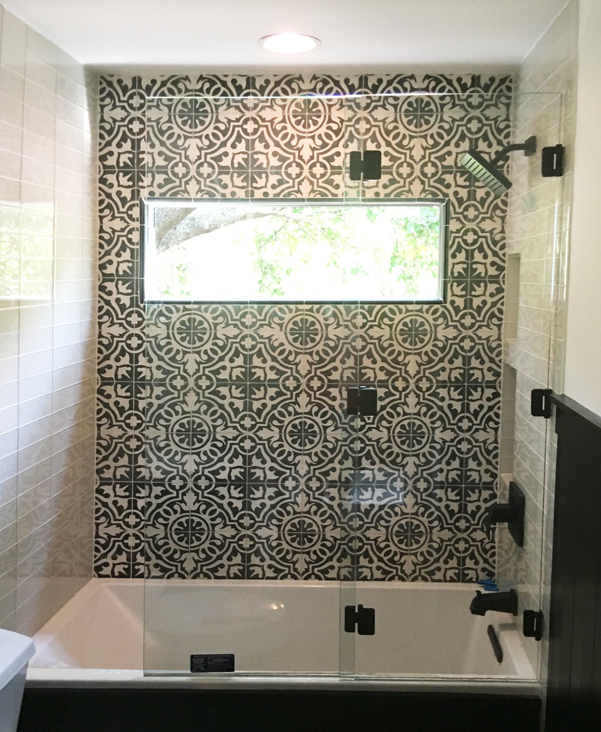 BI-FOLD FRAMELESS TUB