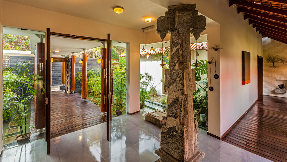 This is an example of a tropical entryway in Delhi.