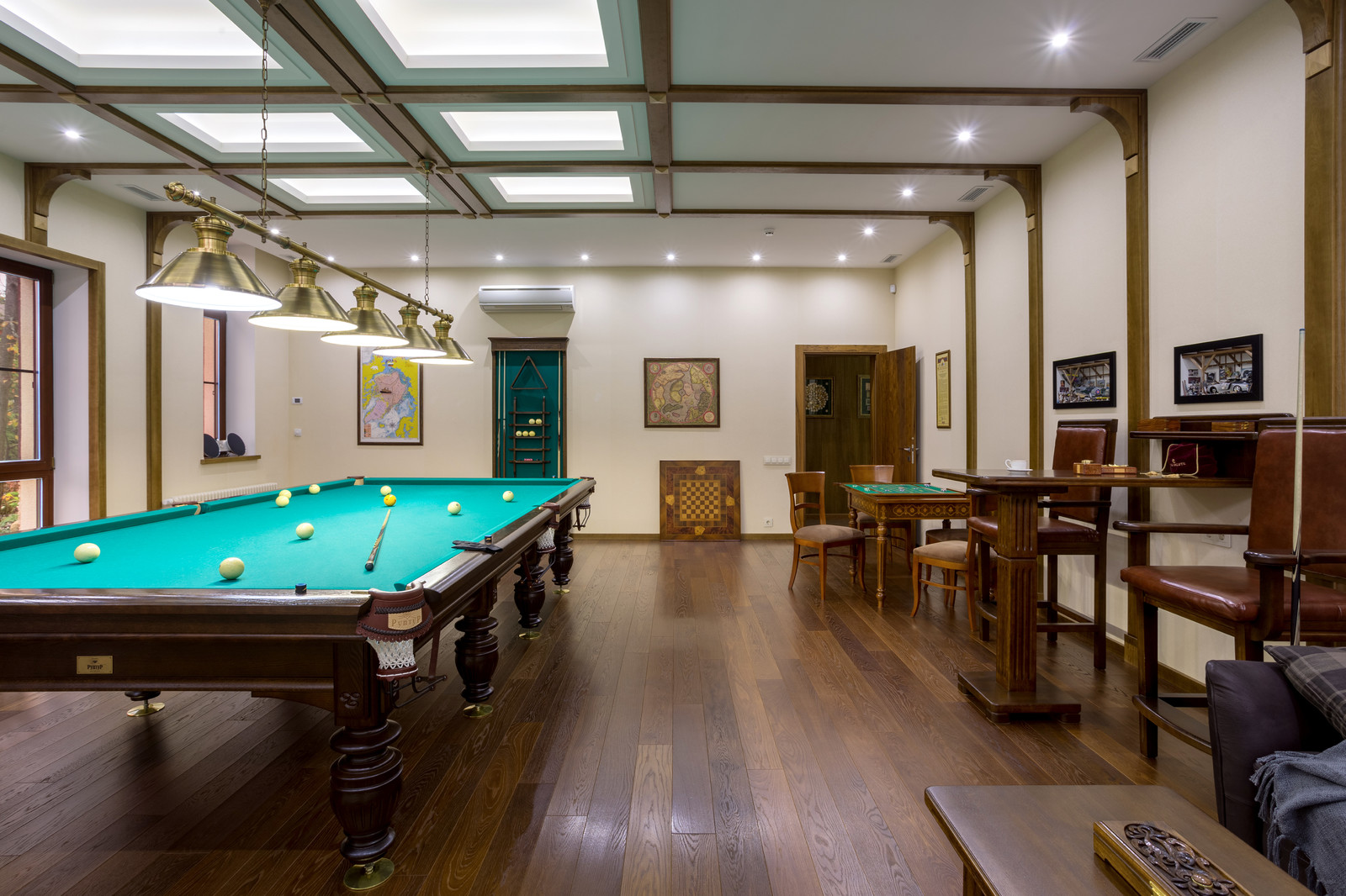 Бильярдная комната загородного дома в Подмосковье
