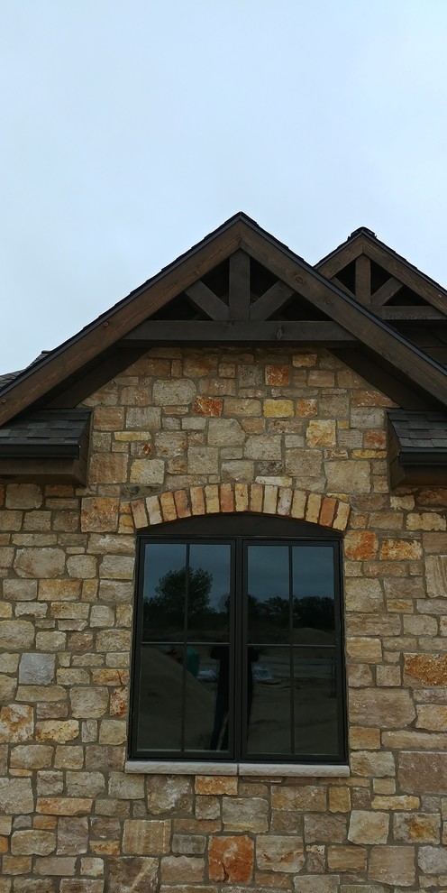 Mountain style home design photo in Omaha