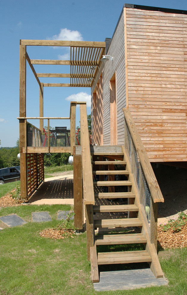 This is an example of a country deck in Montpellier.