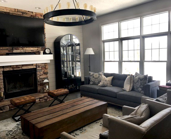 Design ideas for a country living room in Cedar Rapids.