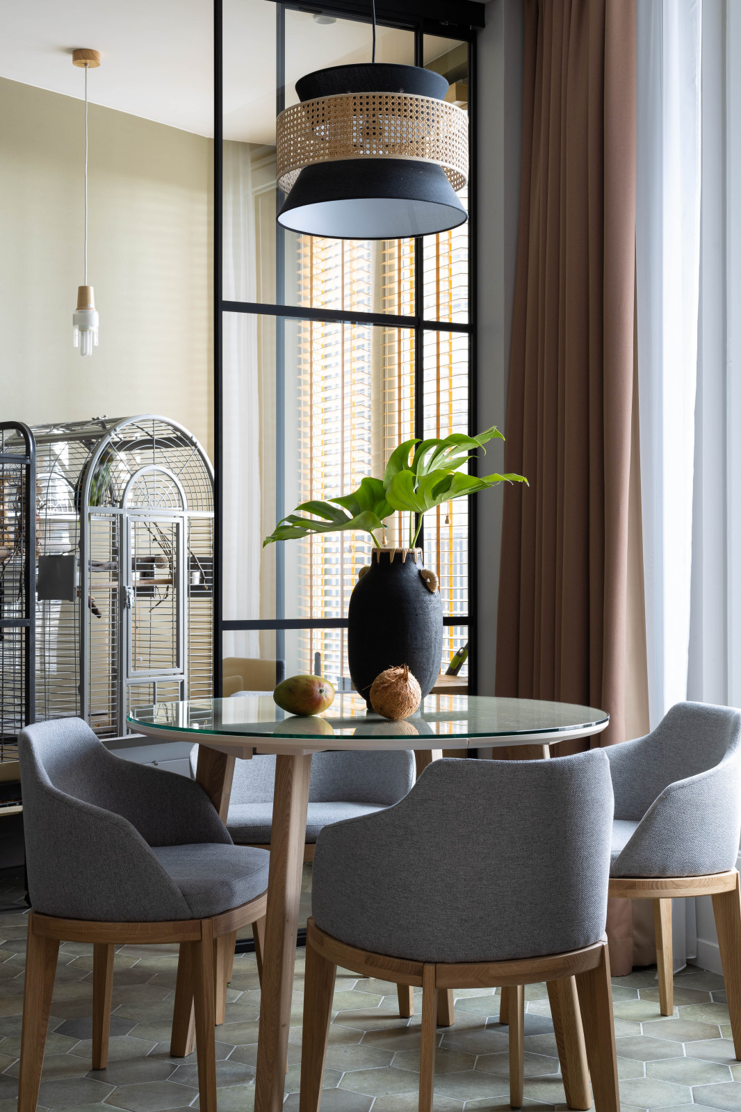 квартира с попугаями