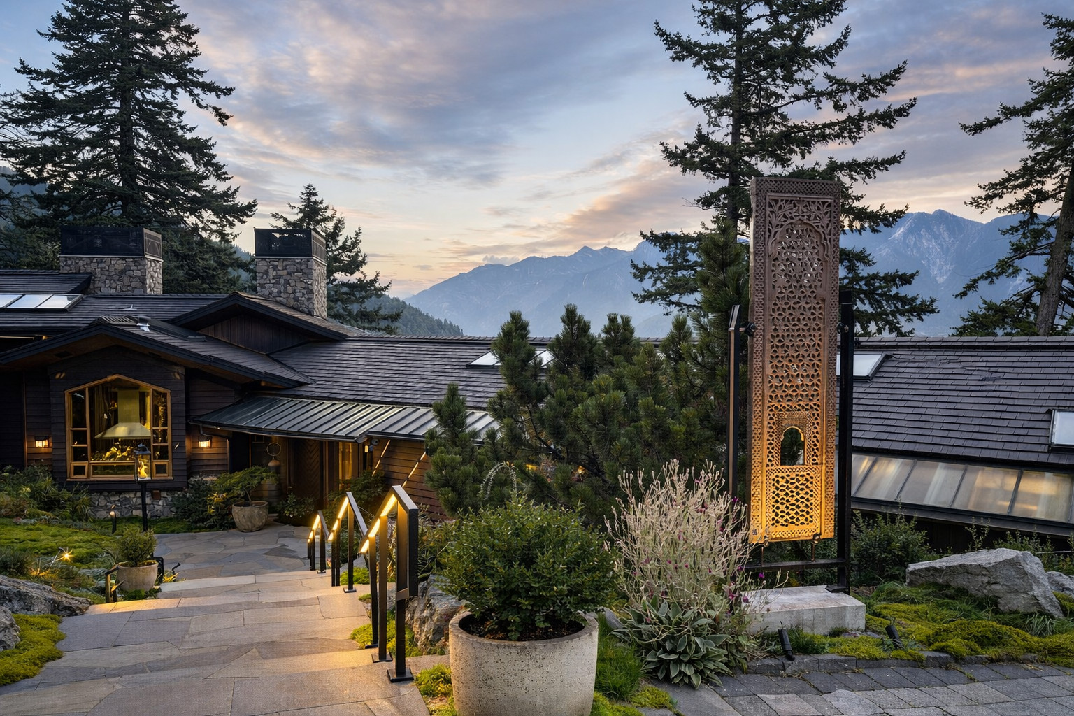 Bowen Island : "Homage to Aker" (Guardian of Entrances)