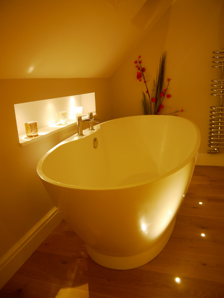 This is an example of a mid-sized contemporary bathroom in Cambridgeshire.