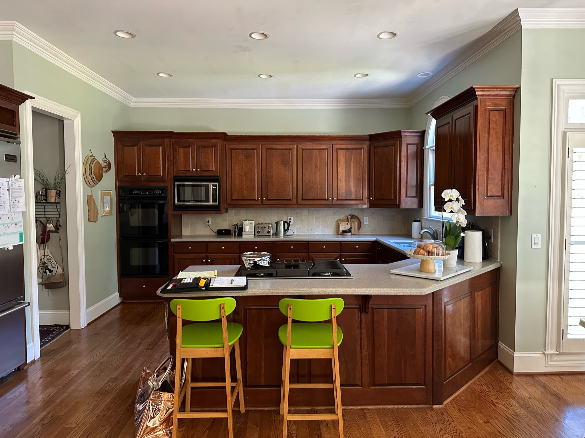 DULUTH -  Warm and Modern Kitchen