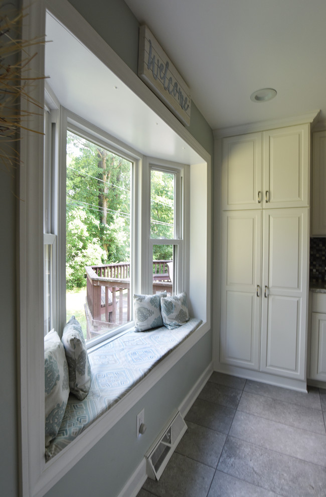 Home design - transitional home design idea in Cincinnati