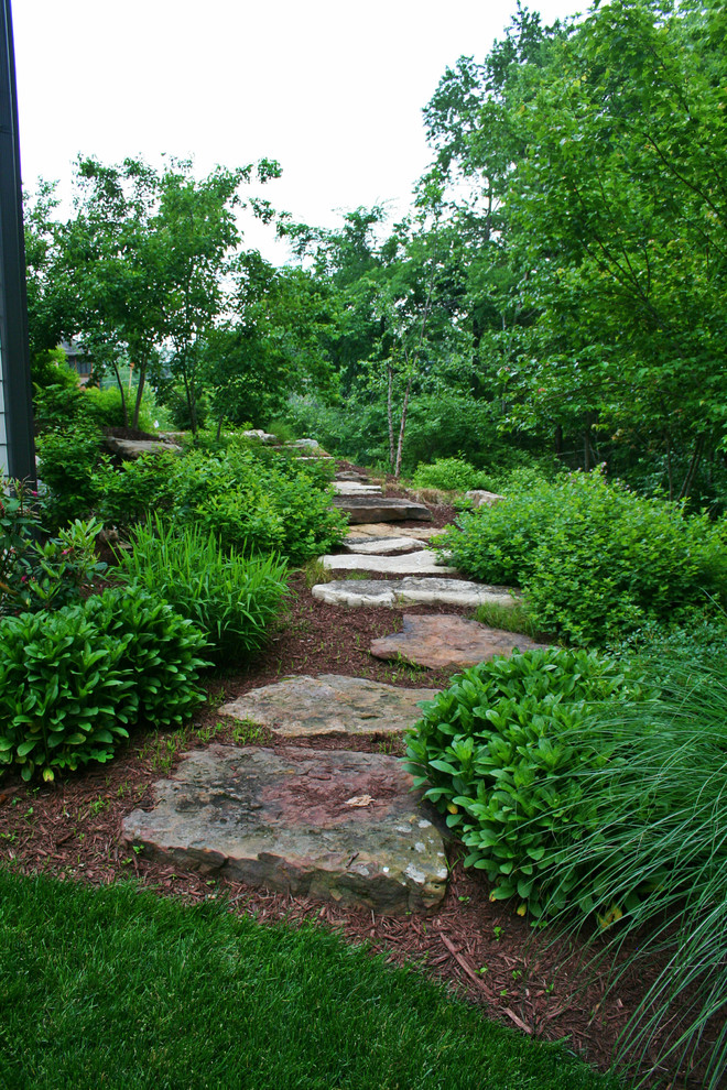 Photo of a traditional backyard garden in St Louis.