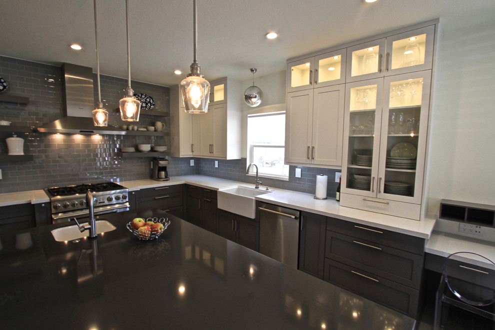 Transitional porcelain tile kitchen photo in Orange County with glass tile backsplash and an island