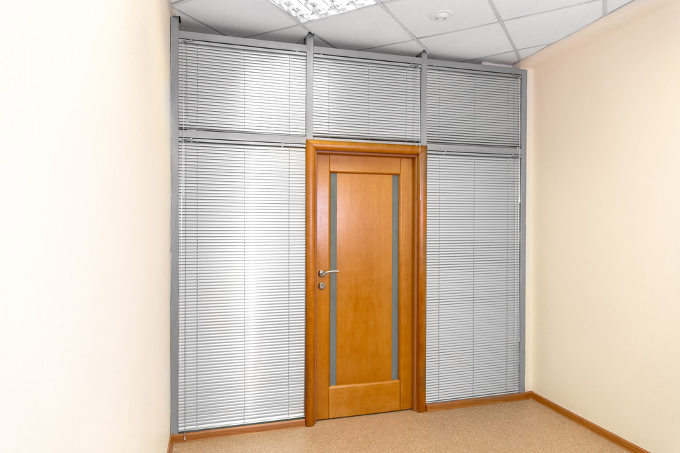 Горизонтальные жалюзи в офис