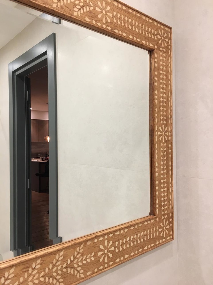 Зеркало с инкрустацией