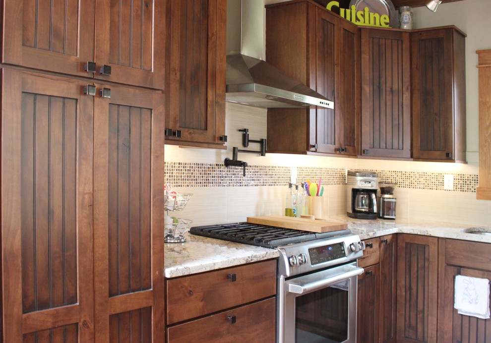 Eat-in kitchen - mid-sized rustic l-shaped light wood floor eat-in kitchen idea with a drop-in sink, dark wood cabinets, granite countertops, beige backsplash, stainless steel appliances and an island