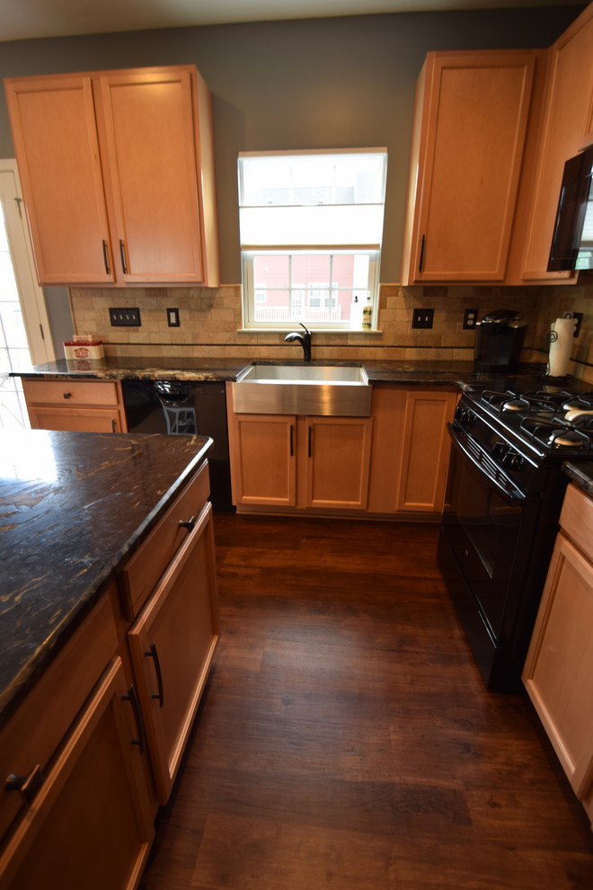 Kitchen - transitional kitchen idea