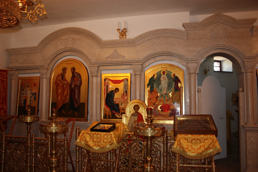 Иконостас в храме Пирогово.Московская область.