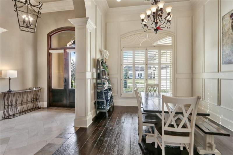 Inspiration for a timeless dining room remodel in New Orleans