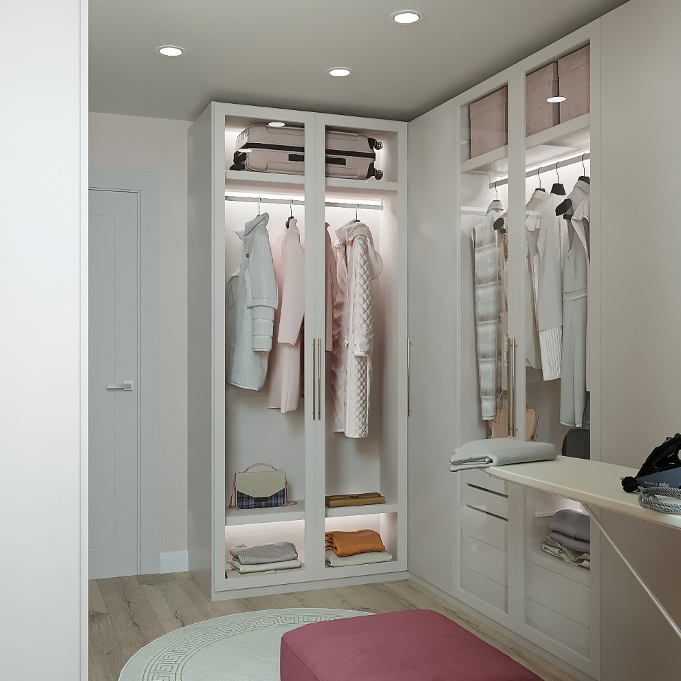 Трехкомнатная квартира для молодой девушки