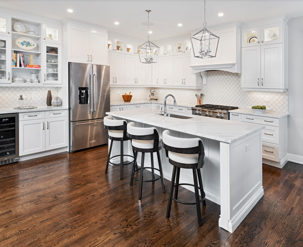 Kitchen - transitional kitchen idea in Ottawa