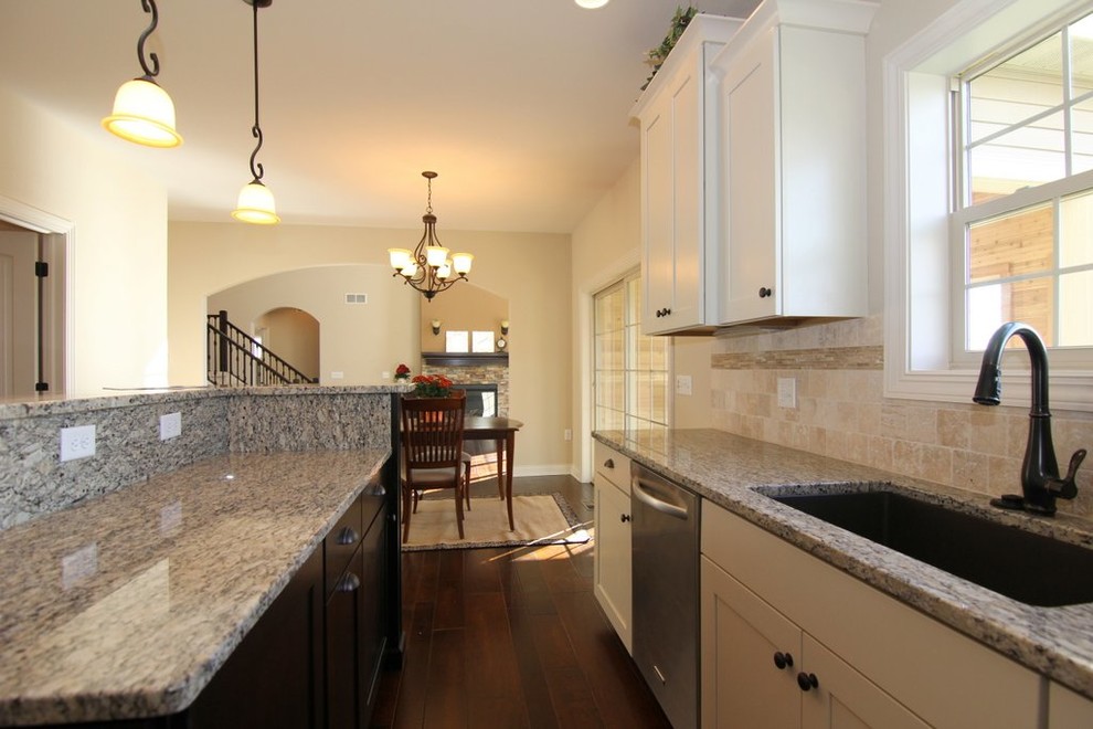 Kitchen - transitional kitchen idea