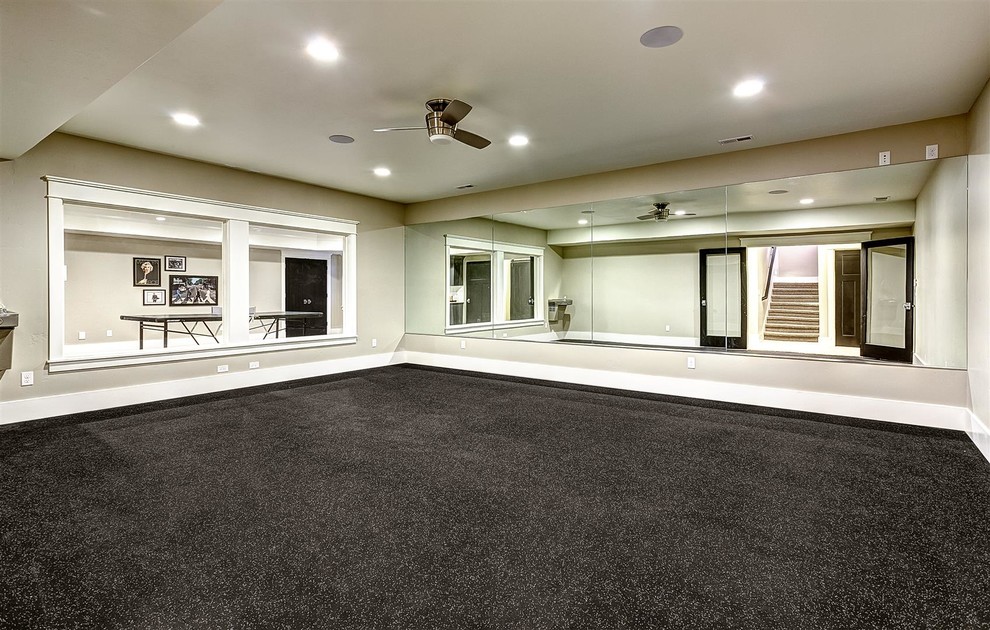 Example of a huge classic home weight room design in Boise