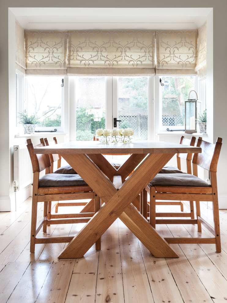 This is an example of a traditional dining room in Surrey.