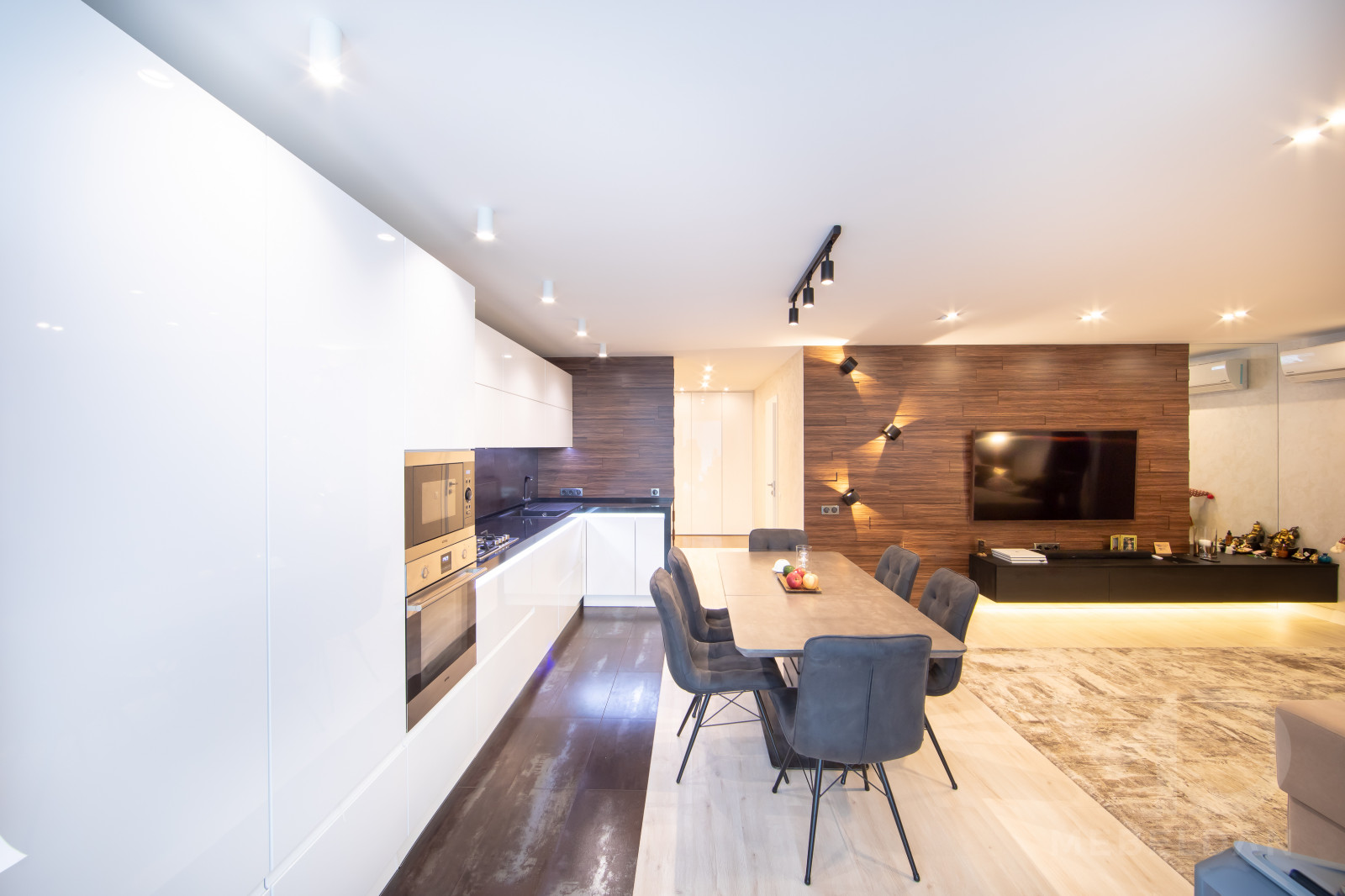 Кухня минимализм периметр 5,2м