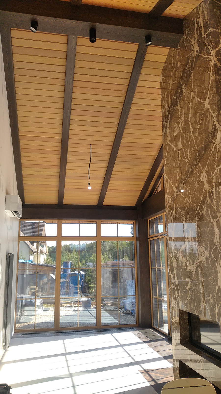 Отделка лиственницей загородного дома в КП «Можайское Море»