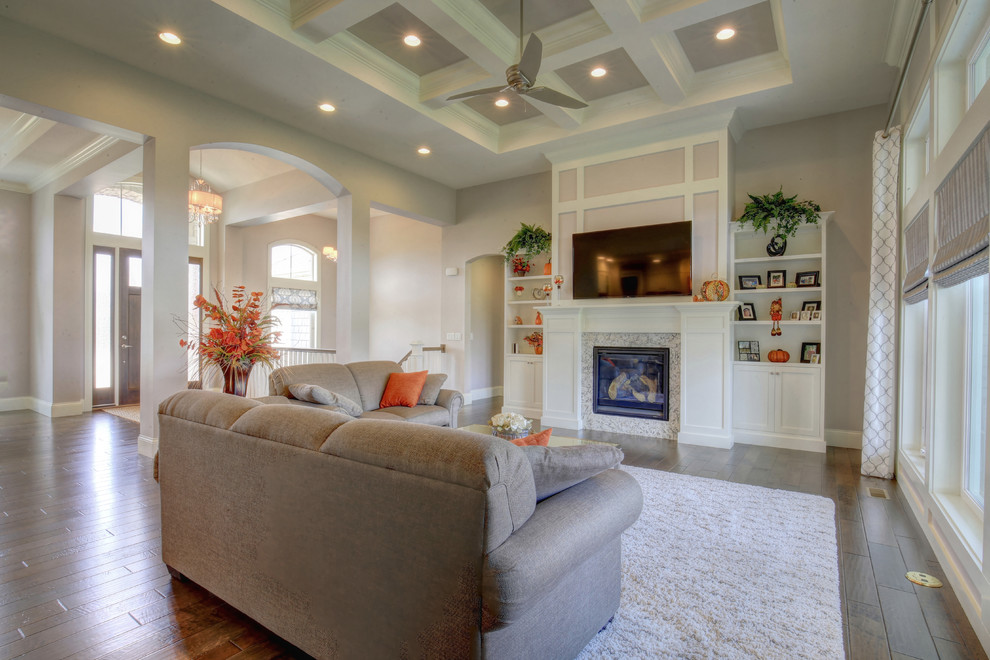 Transitional home design photo in Chicago