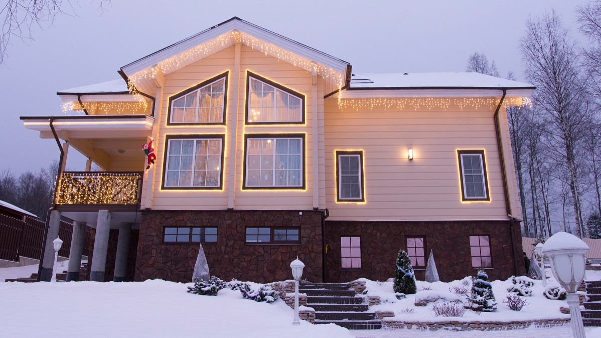 Дом из кирпича в Охтинском парке