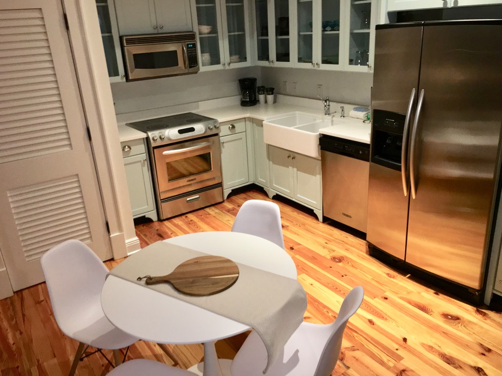 Example of a transitional kitchen design in Miami