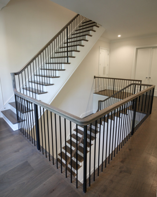 Project #82 | Three-Level Staircase with Extended Balcony classique-chic-escalier