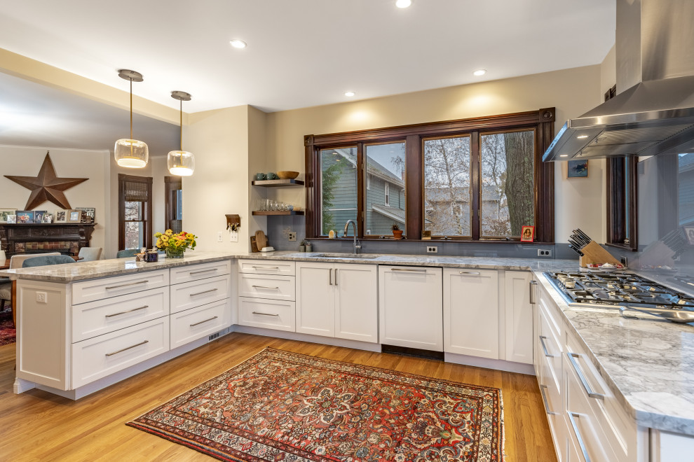 Kitchen - kitchen idea in Boston