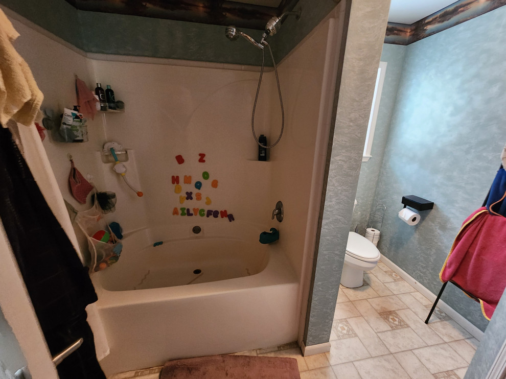 Master Baath Room Before