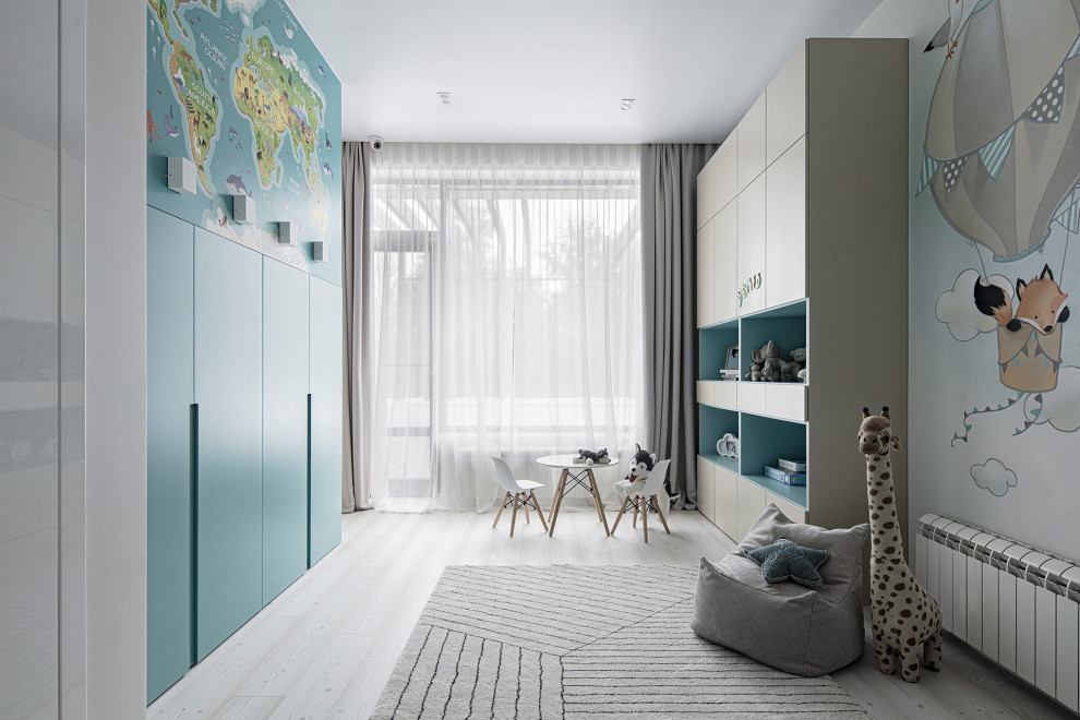 Большой красивый белый дом