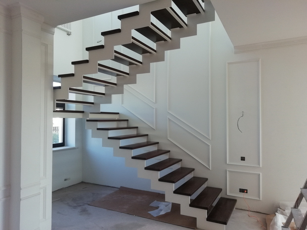 Лестница на Z-образных косоурах (2019)