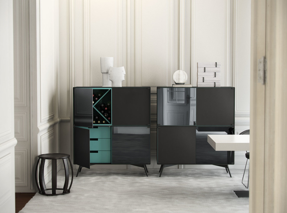 Example of a minimalist dining room design in Orange County