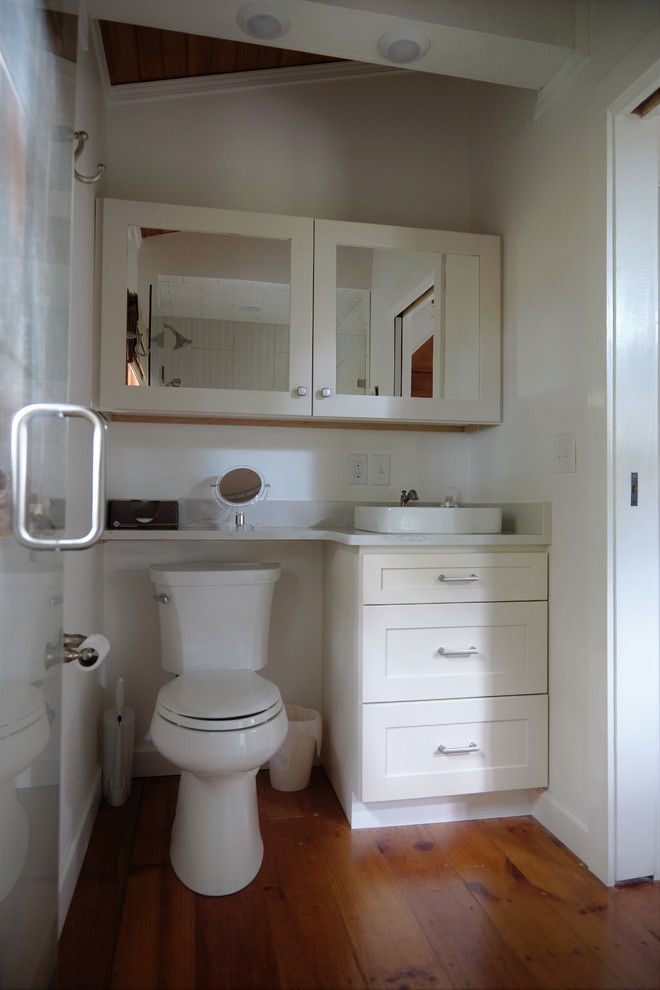 Mid-sized country master bathroom in Nashville with shaker cabinets, a two-piece toilet and a vessel sink.