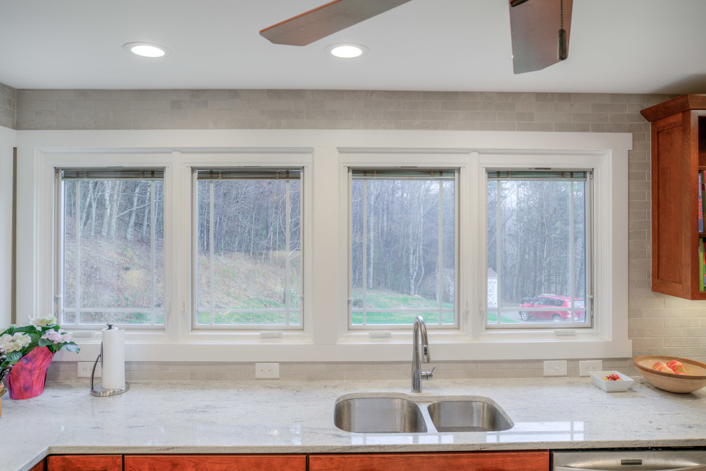 Kitchen - transitional kitchen idea