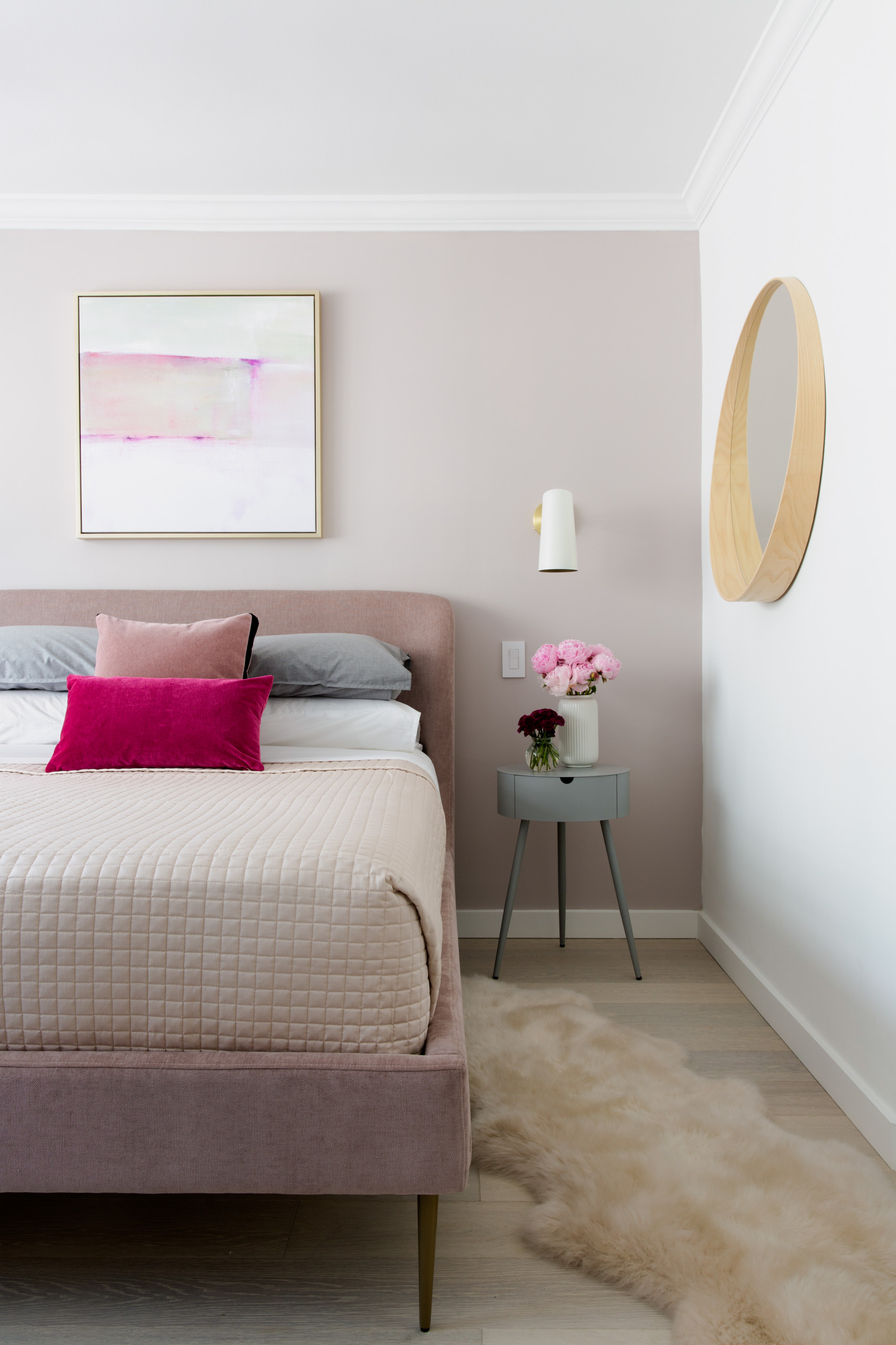 ピンクのおしゃれな寝室の画像 21年10月 Houzz ハウズ