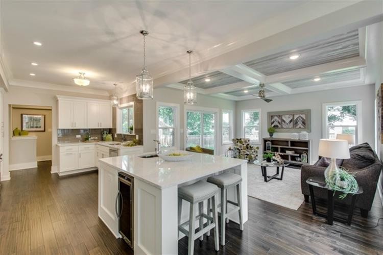 Example of a transitional kitchen design in Chicago
