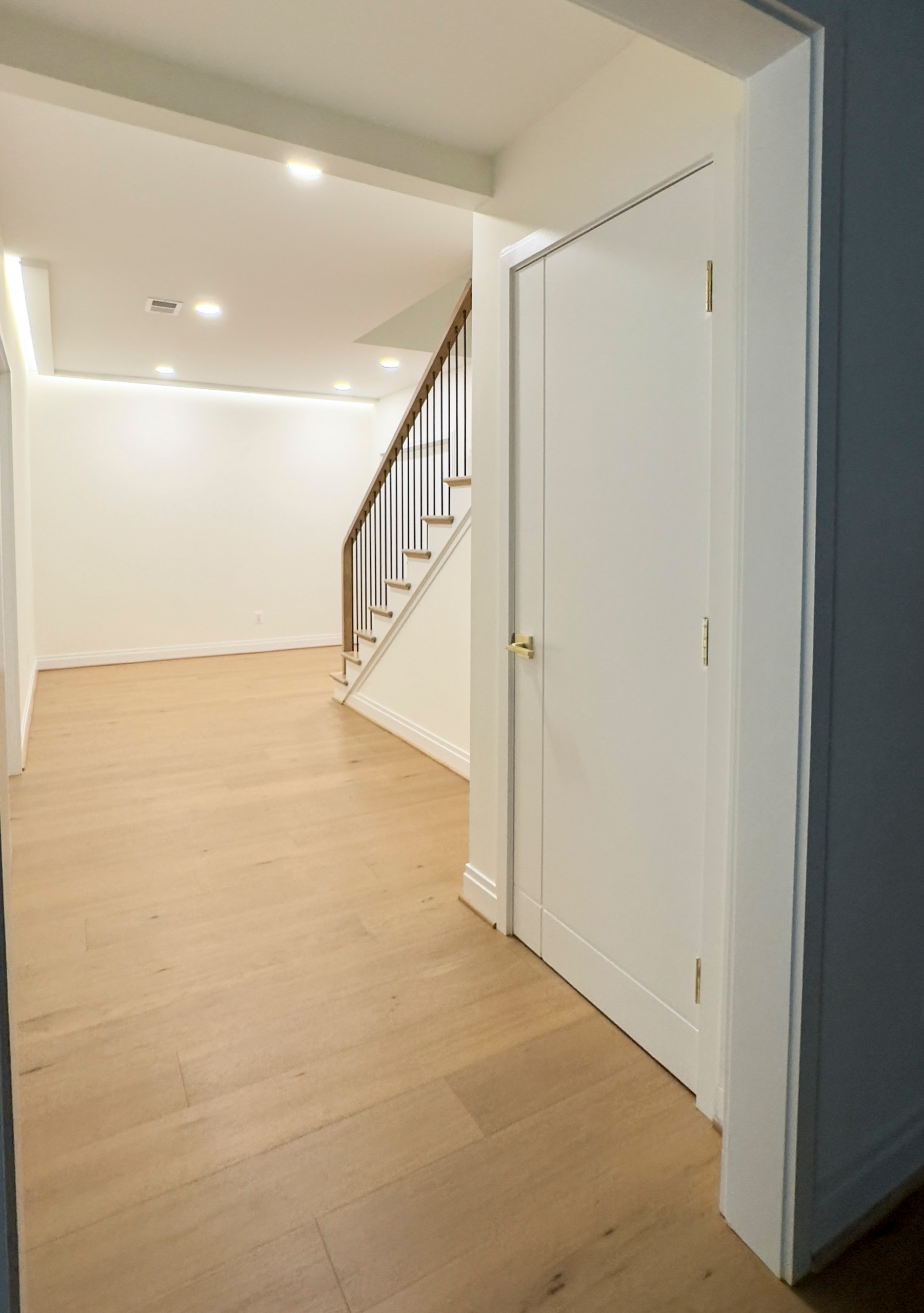 144_Attractive Transitional Staircase in Impressive Modern Home, Vienna VA 22180