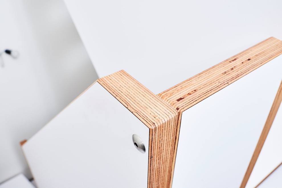 Больцевая лестница из панели BauBuche с белой матовой поверхностью