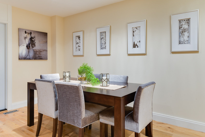 Dining room - transitional dining room idea in Toronto