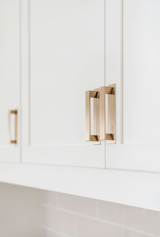 Inspiration for a transitional kitchen remodel in Calgary
