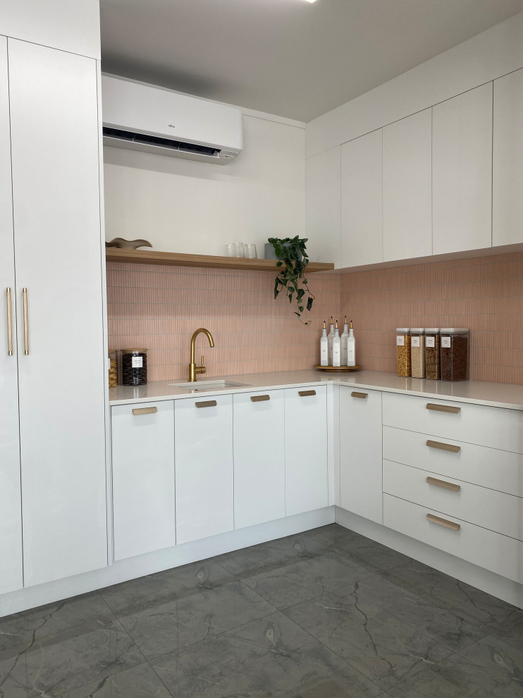 This is an example of a modern kitchen in Auckland.
