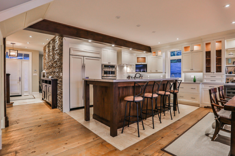 Home design - rustic home design idea in Toronto