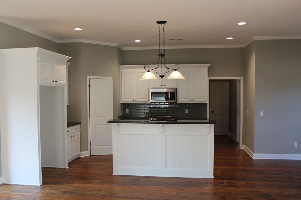 Kitchen - kitchen idea in Jackson